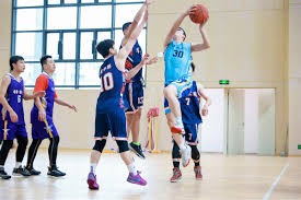 公牛老大差2抢断四双，却拒绝刷数据下场，东契奇叹服拥抱